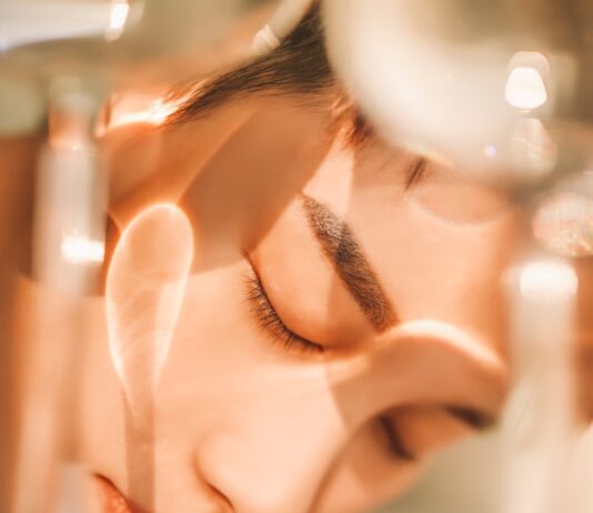 여름철 피부 건강을 지키는 5가지 팁 man's face