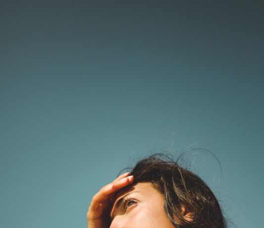 여름철 피부 건강, 꼼꼼한 관리로 자외선과 더위 극복하기 woman in silver bracelet covering her face with her hand
