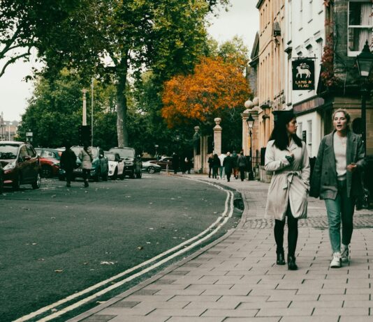 바쁘고 지친 일상 속, 여성 건강관리 새로운 트렌드와 실천 노하우 a couple of people walking down a street